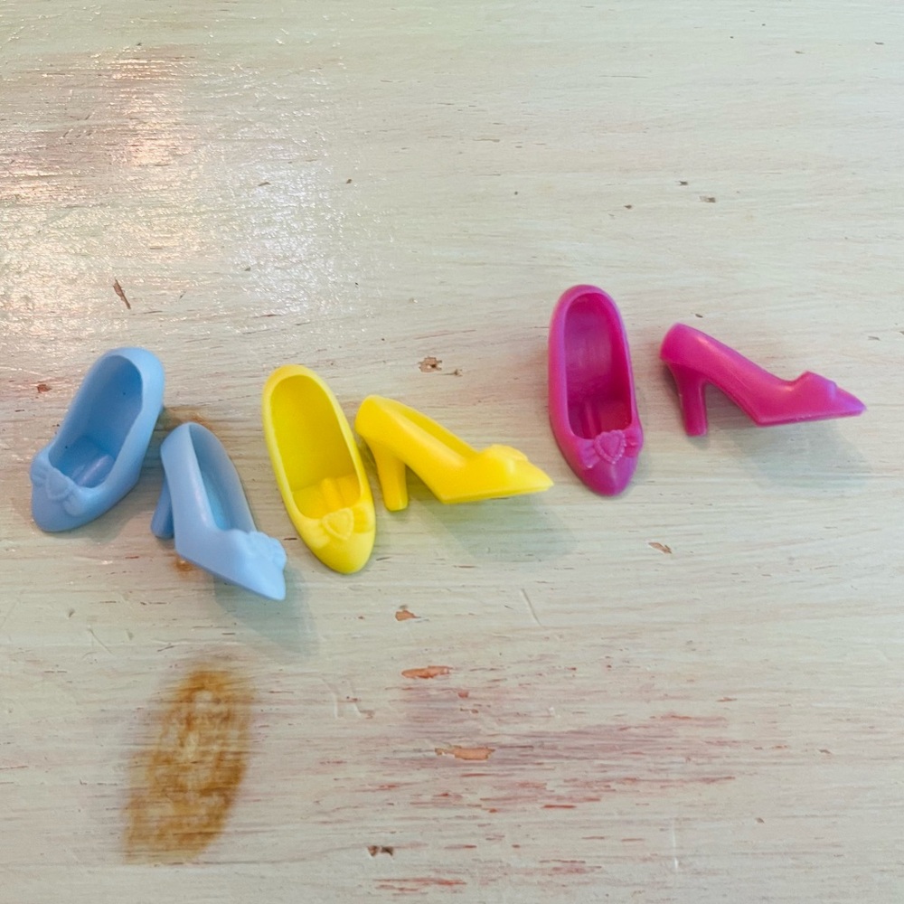 Vintage Fashion Doll Shoes High Heel Heart Bow Tie Fit Barbie Canadian Princess?